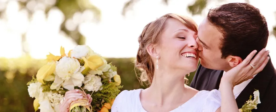 Comment flirter efficacement - techniques de seduction et langage corporel