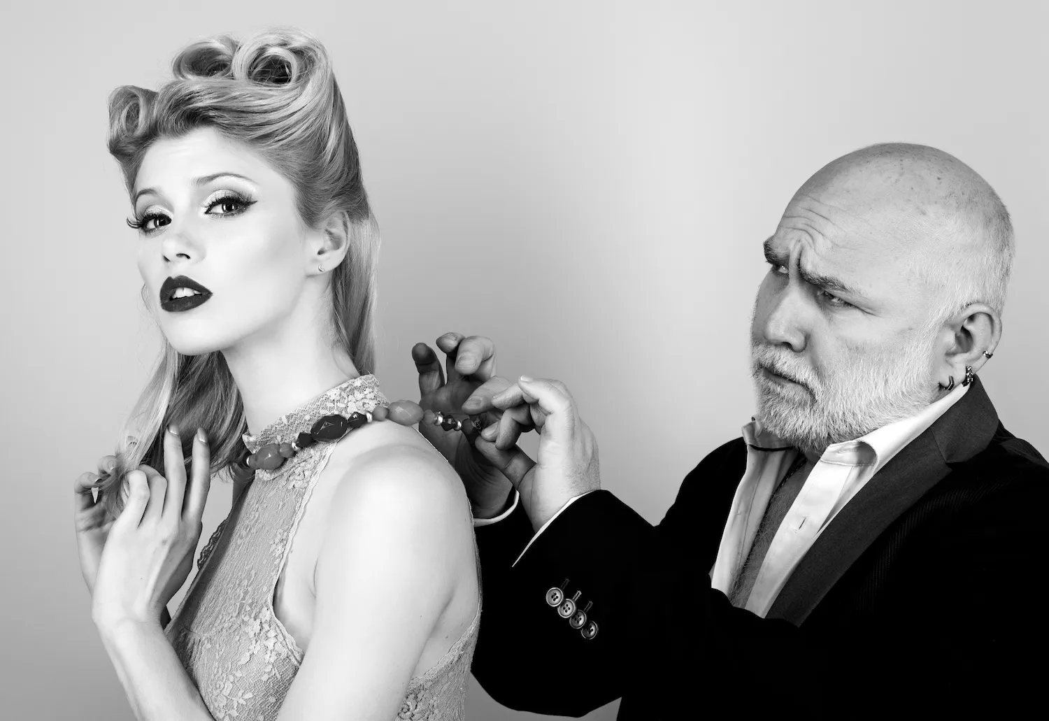 Pourquoi les hommes de 50 ans aiment les femmes plus jeunes - article le plus lu